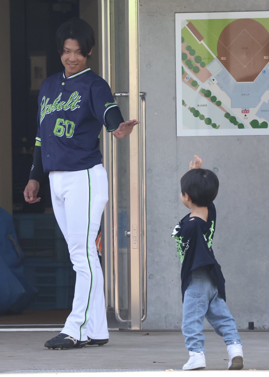 Swanatsu's tweet photo. かわいすぎた60😵‍💫💚

2023/10/30

#swallows
#武岡龍世 https://t.co/XgLYRGVDtK