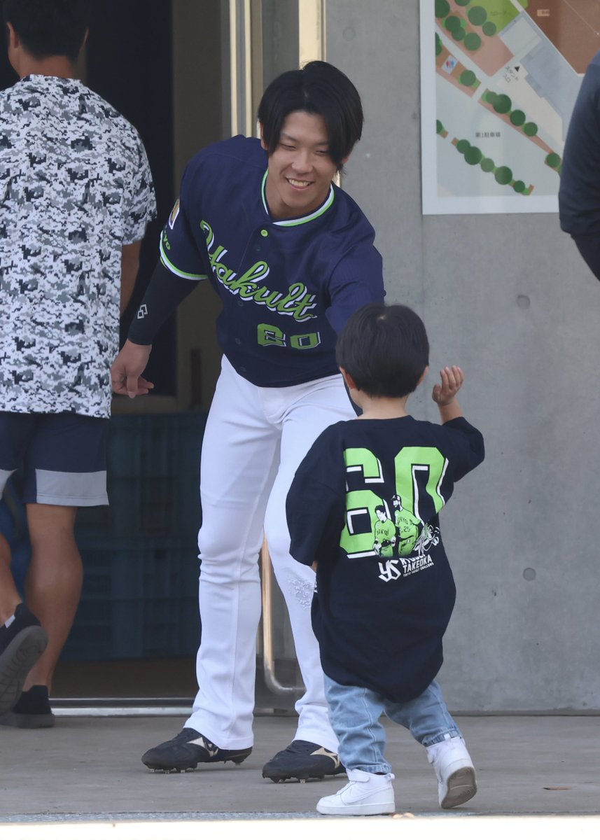 Swanatsu's tweet photo. かわいすぎた60😵‍💫💚

2023/10/30

#swallows
#武岡龍世 https://t.co/XgLYRGVDtK