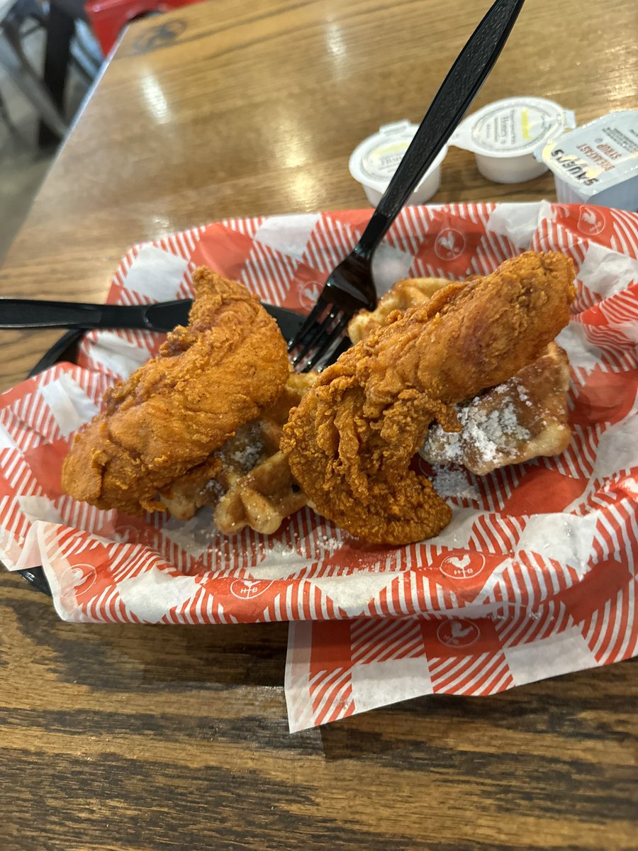 DN-2 in Nashville is complete! PTs/OT/DC/NP are now ready to treat Lx/Sx/LE conditions with evidence-informed techniques. Big thanks to Wolfe PT for hosting. Also, when in Nashville, do not skip the Hot Chicken!