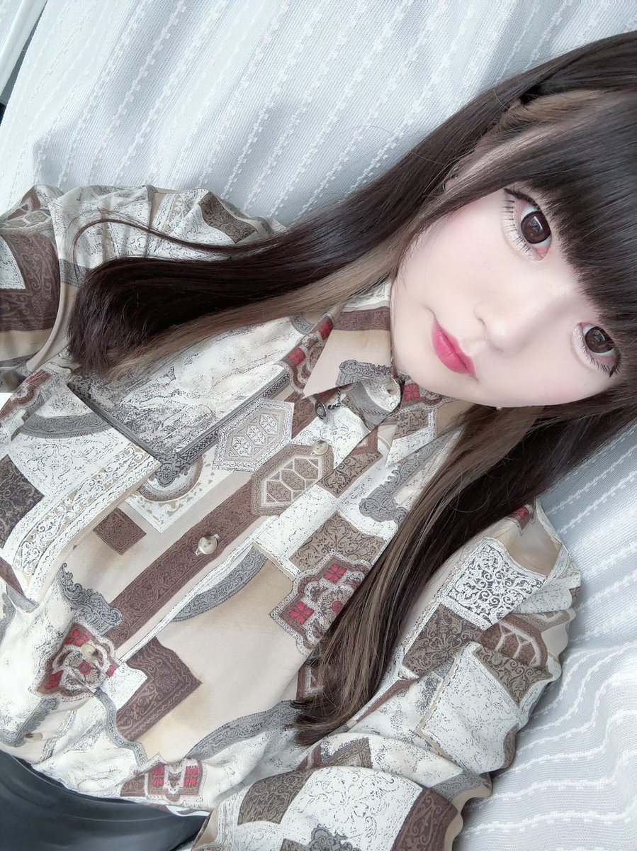 flanky17's tweet photo. #flankyNight まで
あと6日
受付をV系大好きな、れなぴょんさんに
手伝ってもらいます。
れなぴょんさんよろしくお願いします。
※写真掲載は本人許可済です！

れなぴょんさんのやっている
バンギャじゃないもん！
というイベント11/2(木)が最終回とのことですので☟こちらも要チェックで！！☟ https://t.co/ZG0PEROjLi