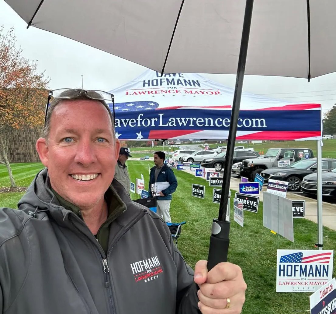 Reminder: Early Voting will be open in Lawrence, 11:00 am - 6:00pm through Sunday at 6501 Sunnyside Road. 

We were out there all day, meeting and greeting voters in the chilly Sunday rain!🌧️☔️🌧️

…and have you heard? I’m fully endorsed by the amazing men and women of the