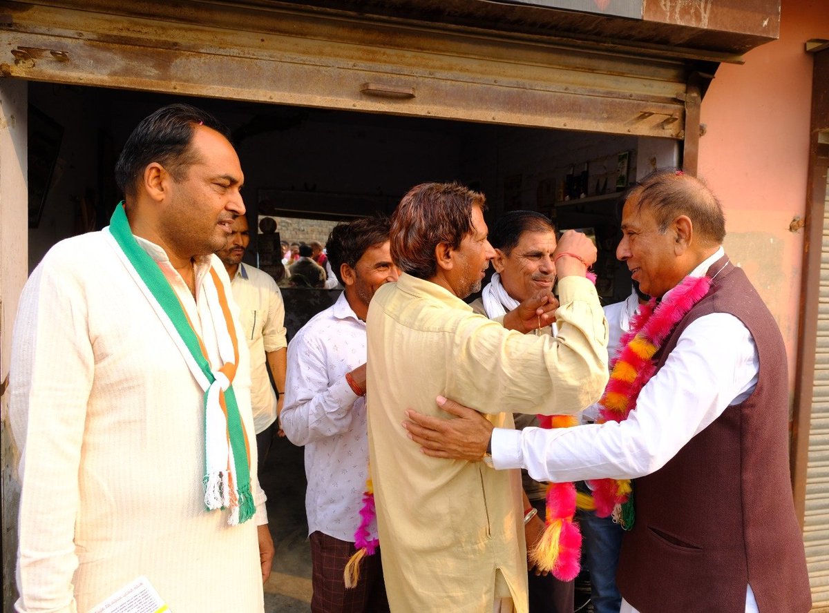 JagdishJangidIN's tweet photo. जोश और उत्साह, सादुलशहर चलेगा नं 1 की राह....

सादुलशहर में डोर-टू-डोर पहुंच कर बुजुर्गों, माताओं-बहनों एवं युवा साथियों से हाथ पर बटन दबाकर #कांग्रेस_फिर_से लाने का आग्रह किया।

#Sadulshahar https://t.co/z7OU8yHCQs