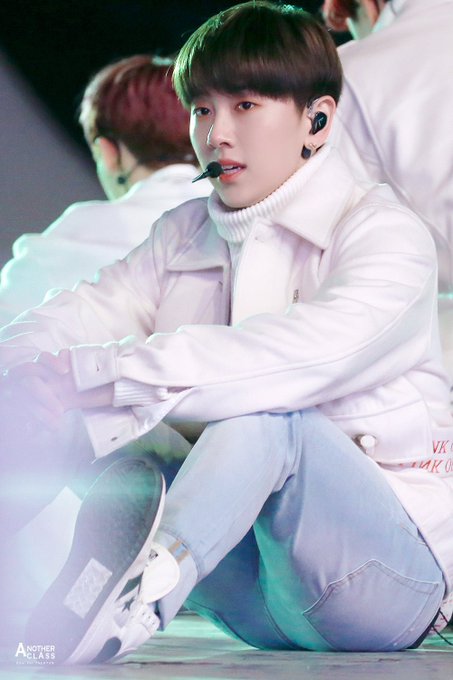 #노태현 #Rohtaehyun #로라뷰

태현이 지금 강릉이야?
강릉 눈꽃 요정 태현
셀카 많이 찍어 와♡