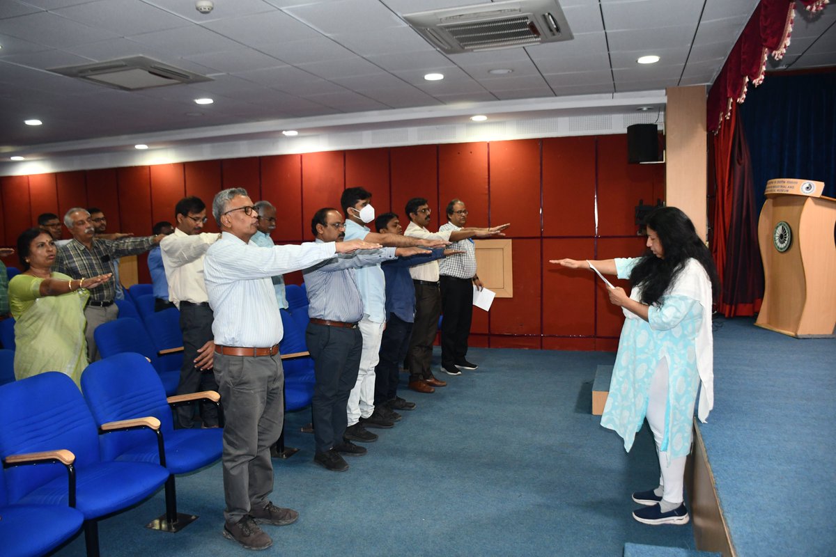 vismuseum's tweet photo. As part of Vigilance Awareness Week, Integrity Pledge was administered today at Visvesvaraya Museum (A unit of NCSM) by Director VITM Bengaluru. A few glimpses of the event... #NCSMGoI #MinofCultureGOI #KishanReddyGangapuram #ArjunRamMeghwal #MeenakshiLekhi #cvcofindia https://t.co/yOdP9x0el6