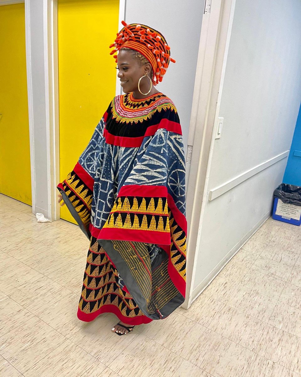 Sweet News MiLuvs 😘🇨🇦 
So I arrived yesterday and went straight to the first event. We then set the stage on fire at the Kilimanjaro Awards in Toronto Canada… it was and honor Sharing the stage with the distinguished MEIWAY 

#Rinyu 👸🏽🇨🇲 #AkumbaMusic 🏡