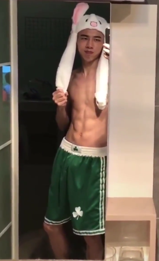 赏精悦目 tweet media