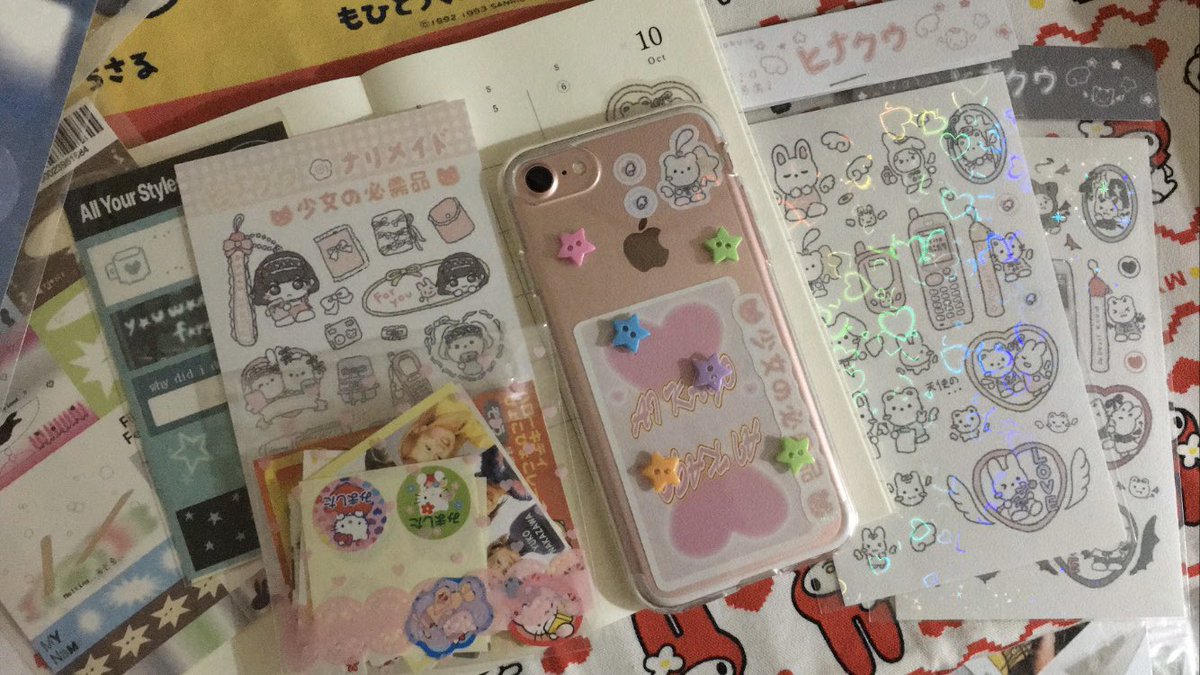 23room sticker shop ☆ 
에서도 히나쿠우 친구들도 만나 보실 수 있답니다 … ♡ 
선물 받은 케이스를 꾸며 보았어요