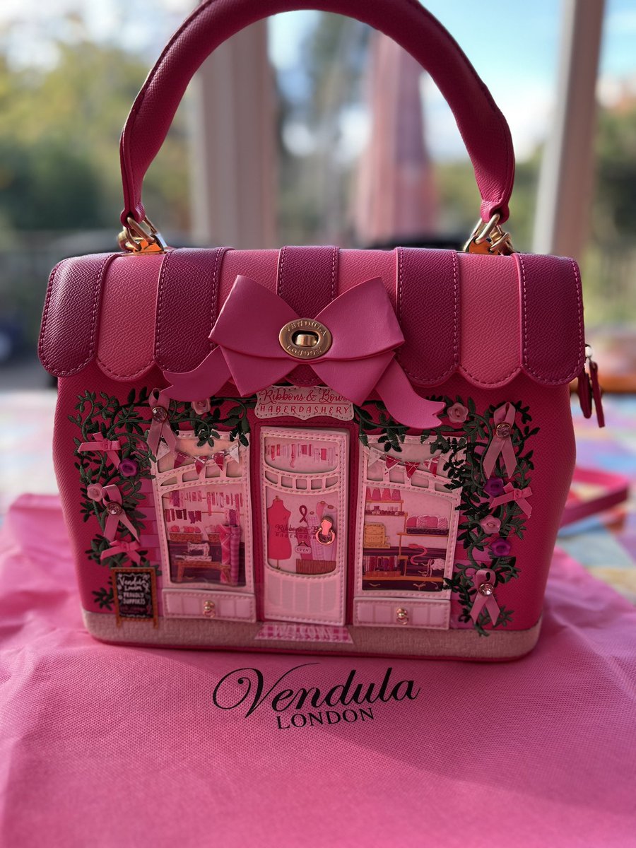 clarateddy's tweet photo. How gorgeous is the new @VendulaLondon @pinkribbonfound bag? https://t.co/Yeq666QOcn