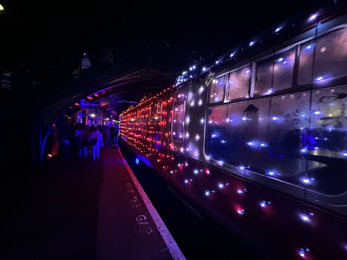 How to light up a dark gloomy night wowzers!!! 👇
Interactive, party filled, family friendly and full of wonderful people and volunteers as well as an epic train ride!! 
All aboard the #LightSpectacular <a href="/nymr/">North Yorkshire Moors Railway</a>  Can’t recommend it enough! #northyorkshire @MamaMeiMalin <a href="/DannyMalinUK/">Danny Mei Lan Malin</a>
