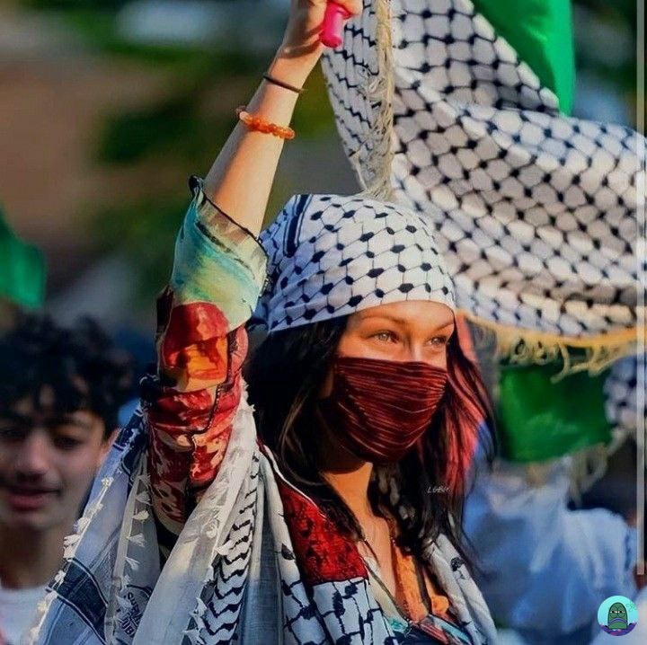 💚  Disaat orang lain, keluarganya mendapat ancaman,  Bella Hadid nih tetep vokal &amp; gencar buat menyuarakan supportnya terhadap 🇵🇸. Dia gak kenal takut, dia bener2 manfaatin media sosial yang dia punya. Cinta banget sama Bella! 🫶🥹🇵🇸