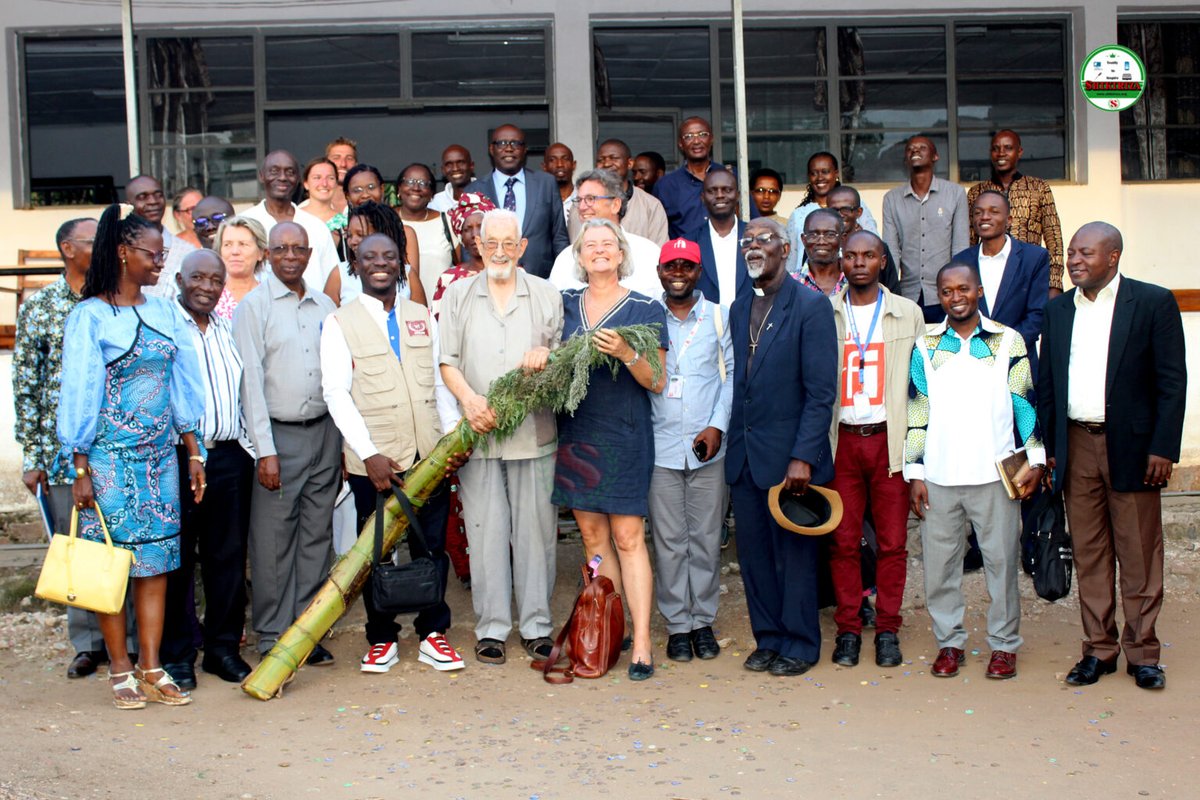CONFÉRENCE DE PRESSE AU BURUNDI le 24 octobre 2023. La Maison de l'Artemisia avec l’Association des Journalistes  Environnementalistes du #Burundi a sensibilisé sur l'efficacité de l'#Artemisia pour lutter contre le #paludisme. <a href="/lucilecvcb/">Lucile Cornet-Vernet</a> 
shikiriza.org/artemisia-une-…