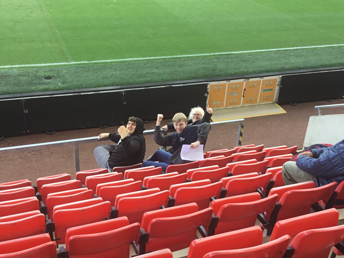 ExpLearningHub's tweet image. Before Half-term, some of our Leigh students attended the Manchester United vs Galatasaray Under 19s game in the UEFA Youth League. The students had a great time when accessing their local community! ⚽️