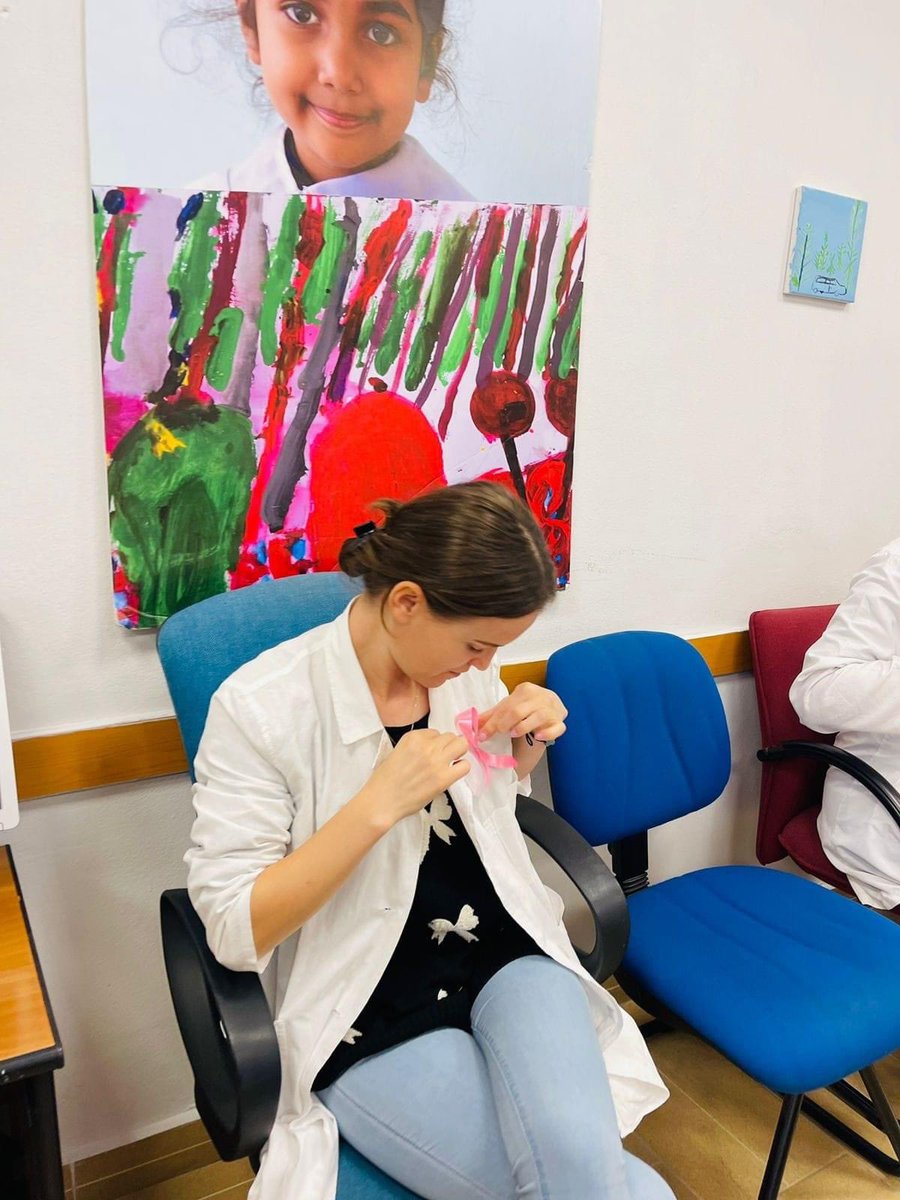 Eva89064905's tweet photo. Tetori Rozë, muaji kushtuar ndërgjegjësimit dhe sensibilizimit ndaj Kancerit  të Gjirit.Në kuadër të këtij muaj kaq sensitiv Stafi psiko - social i @QendraShkoze realizoi një fushatë sensibilizuese me stafin pedagogjik dhe psiko - social të shkollës Androkli Kostallari.💗🙏 https://t.co/1rypGNe5Qa