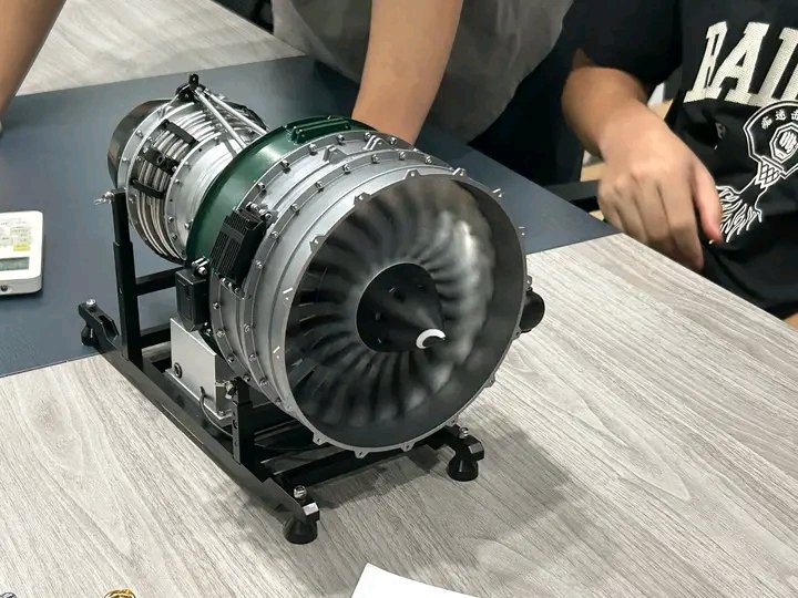 IsaiahWatric132's tweet image. When I saw him for the first time, no one knew how excited I was⚒⚒ #turbofanengine #enginemodel #stirlingkit