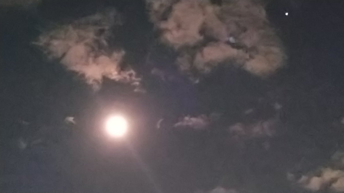 IakemiH's tweet photo. 久しぶりのチョイビーム🌕✨
#イマソラ https://t.co/73mhtEAtBe