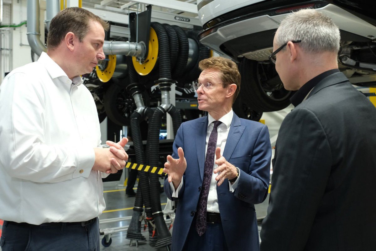 Fantastic to see inside JLR’s new £250MILLION EV testing facility in Coventry🔋⚡️ The site, the latest in JLR’s commitment to their home in the WM, means more efficient testing for the next generation of EVs - allowing for a quicker market entry ✅ And of course 350 new jobs 🧑🏼‍🔧