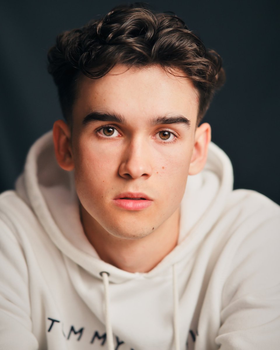 More of my new #headshots. 

Huge thanks to Emily Goldie Photographer

#actor #headshot #casting #tv #commercial #actorslife