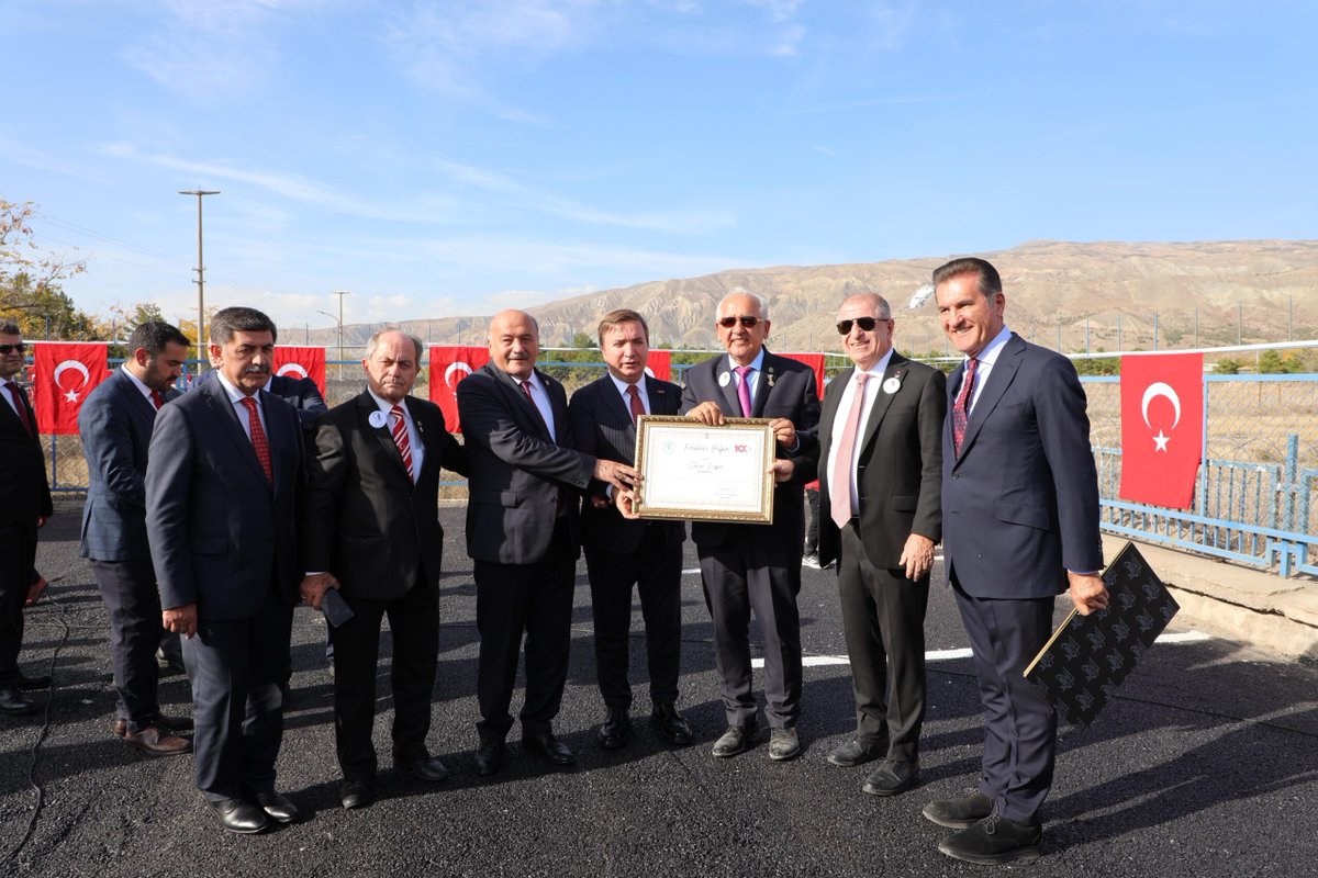 habercine1's tweet photo. 30 günde 3 bin gönüllü asker arkadaşlarıyla beraber yapılan Atatürk Portresi yenilendi
https://t.co/YYBCj8xIEi
#atatürkportresi #erzincan #keşişdağları #29EkimCumhuriyetBayramı #MustafaAYDEMİR #mustafacan #kaptanmustafacan #asker #CİNE1 #cine1haber https://t.co/FthZXGDWzA