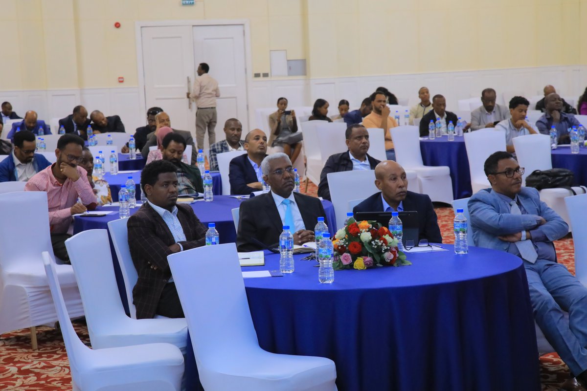 ethio_Industry's tweet photo. የኮሙኒኬሽን ስትራቴጅ ሰነድ ላይ ውይይት እየተካሄደ ነው ፡፡ https://t.co/eAqOaoKVtw https://t.co/JVGjL4IsAA