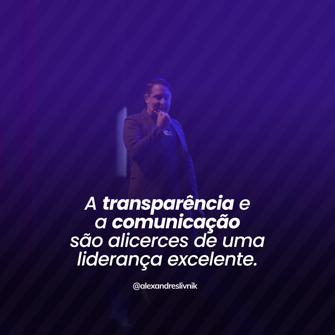 Precisamos construir relações sólidas com a nossa equipe. Para isso, é fundamental ter transparência e comunicação aberta. 
Por exemplo, você está ouvindo atentamente sua equipe? Está sendo honesto/a sobre objetivos e desafios do seu negócio? Você está compartilhando com eles