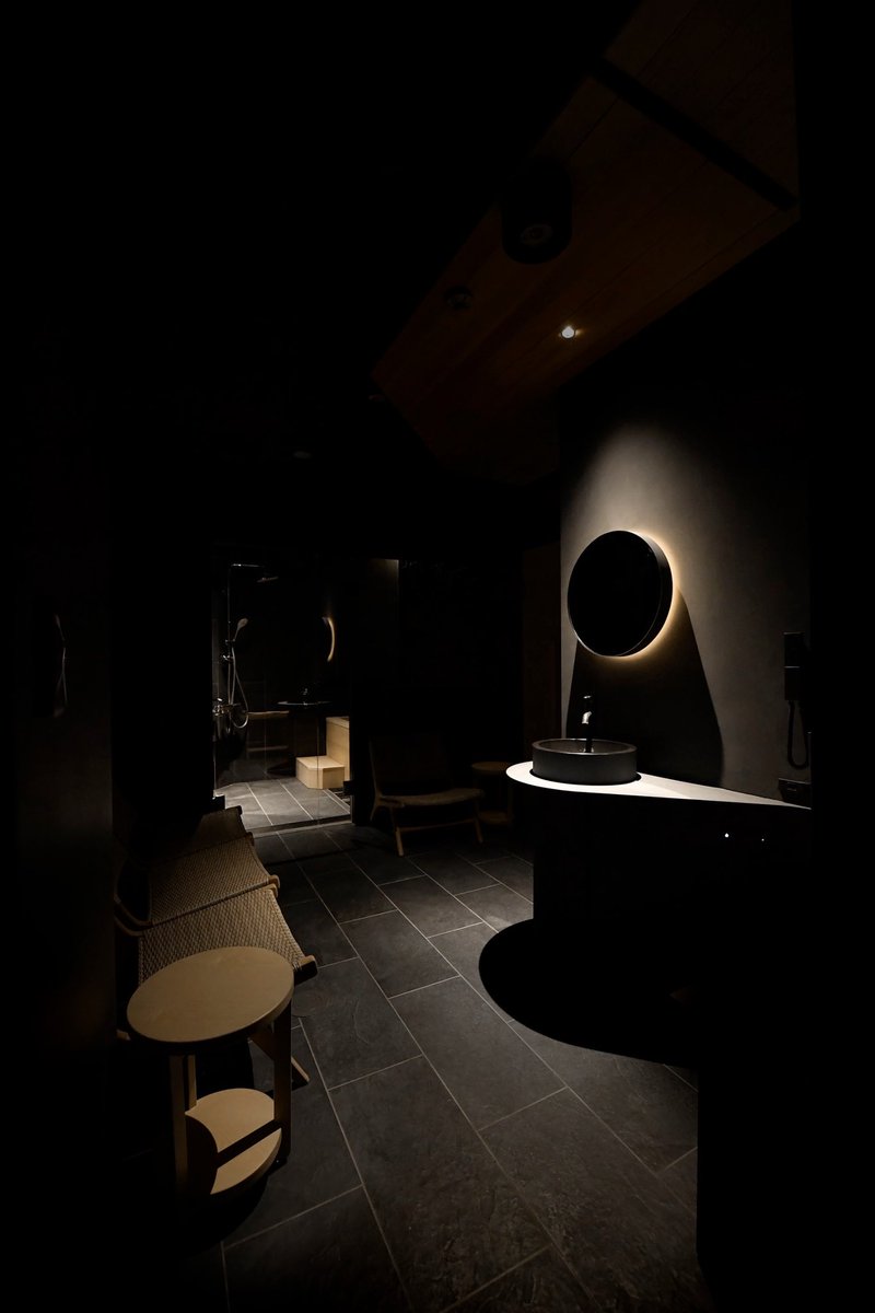 exstion's tweet photo. - EXSTION Wellness Club -
月灯りの間をテーマにした、非日常感溢れるサウナ空間と
夜のテラスシーン.
歌舞伎町のネオンが妖艶な光を放ち、時を忘れる整いの場がここにあります.
#exstion #membershipclub #kabukichotower #sauna
#wellness #collective https://t.co/ObRwR1i9gA