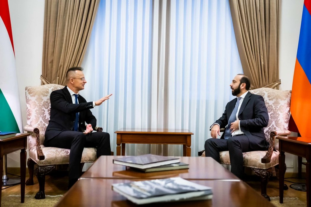 imam_5dimensi's tweet photo. Венгрия по-прежнему привержена восстановлению отношений с Арменией, и после десятилетнего дипломатического перерыва стороны работают над установлением сотрудничества.
#политика  #politics #Армения #psvaja #bbrightvc #Война 
#BREAKING
#балканы  #snapchat  #HUNGRY #Венгрия https://t.co/xDDnUHJMcf