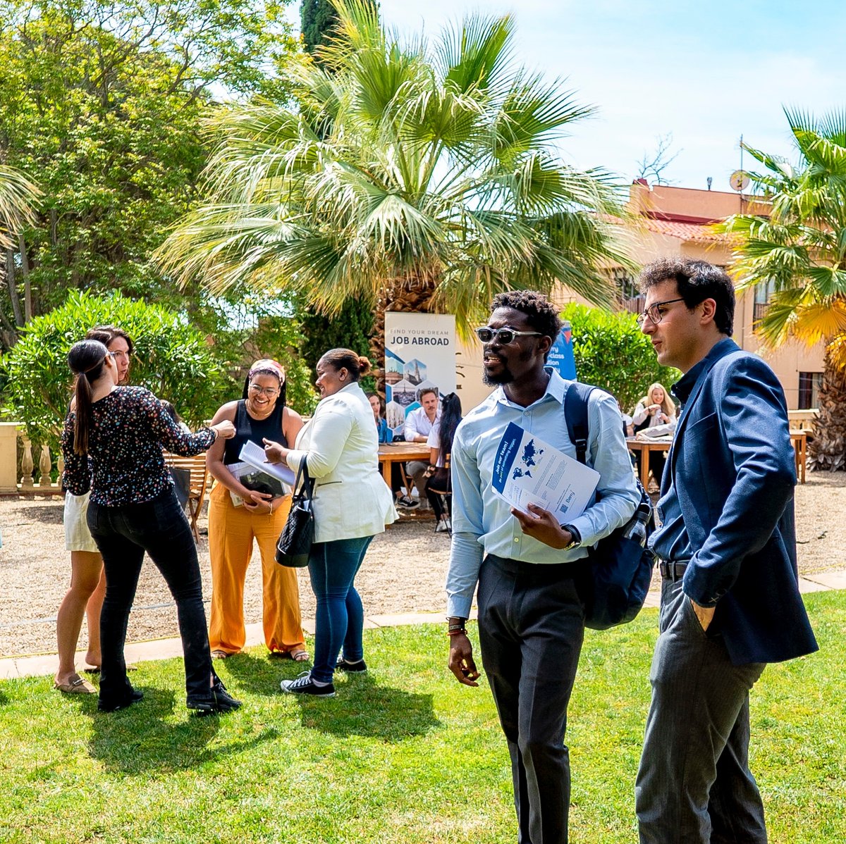 We officially invite local companies, startups, and collaborators to the ESEI Career Fair!

A fantastic chance to discover exceptional talent, network with like-minded professionals, and promote your business. 

Sign up your company here, it's free 🔗 eseibusinessschool.com/events/esei-ca…