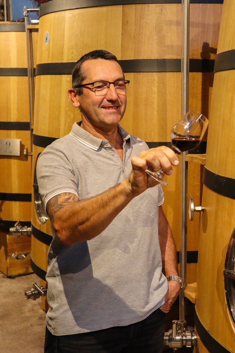 Vignerons_07's tweet photo. On s'active dans les différentes #caves de l'Union pour préparer le #millésime2023. Quelles sont les #cuvées que vous avez hâte de déguster ? 🍷
#vigneronsardechois #vinsardeche #wineinprogress https://t.co/pT1jfy7pUr
