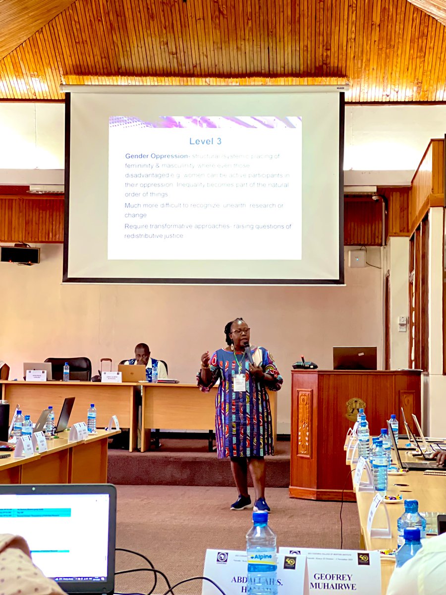 Such a wonderful session with Prof. @Josephineahiki1, principal of @MakerereCHUSS, on Emergent research and African-centered research methods, at the 2023 @CODESRIA College of Mentors Institute. 
#CODESRIA
#2023CCOM 
#CHUSS