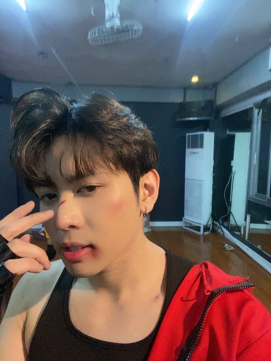 gabuccino__'s tweet photo. blood, sweat &amp; tears https://t.co/KLTlQzYUlz