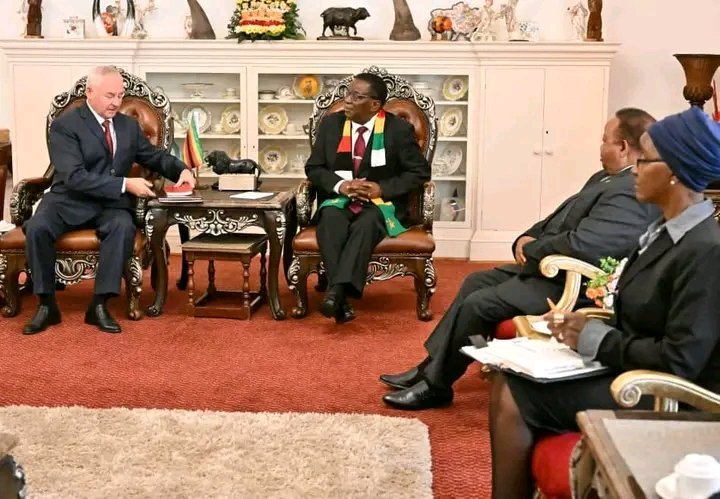 H.E. President  @edmnangagwa receives General Victor Sheiman, a special envoy from the President of Belarus. 
#EDiplomacy WORKS