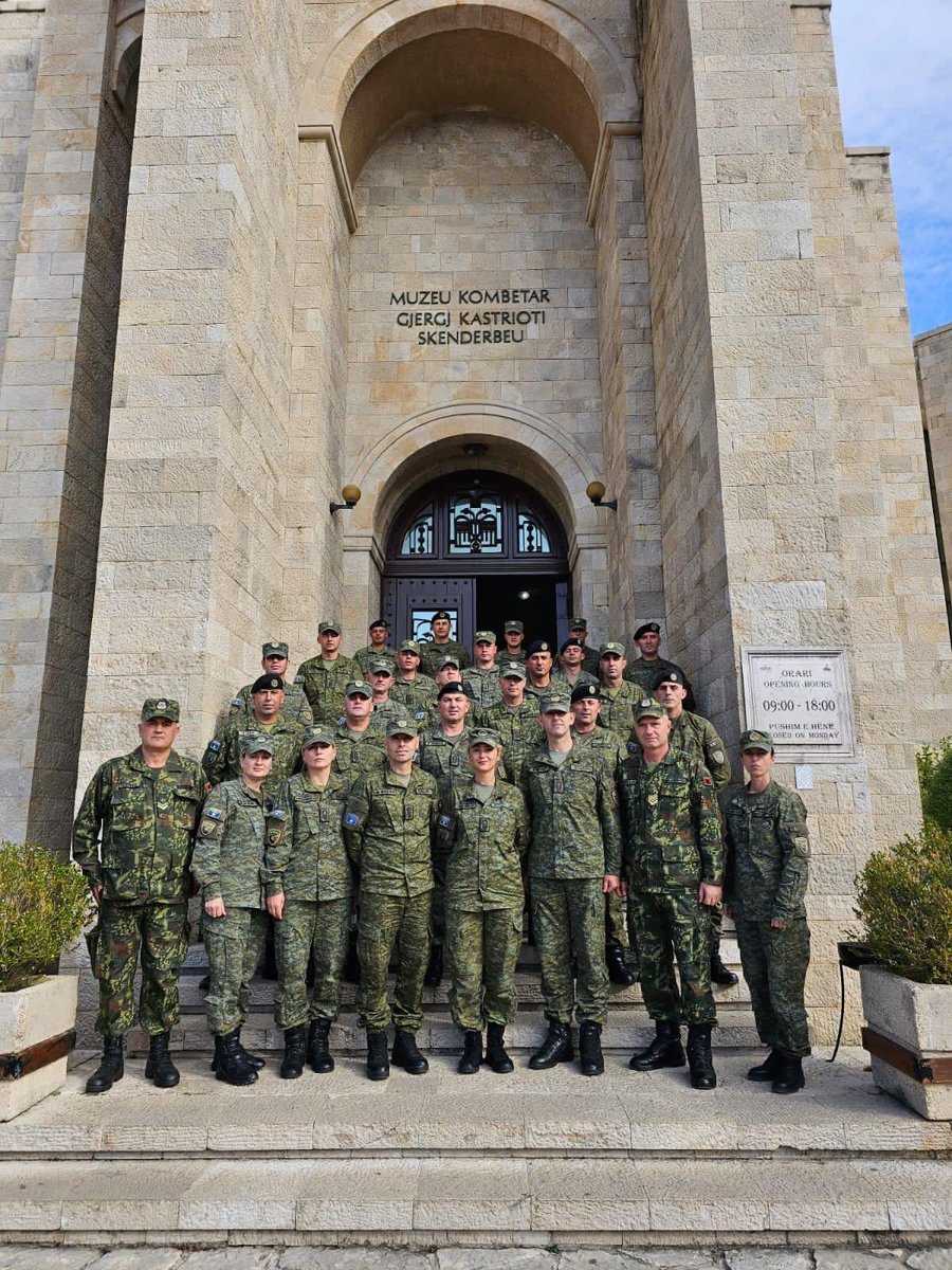 Premta's tweet photo. Së shpejti NJË ushtri ! 🇦🇱👊🏻 https://t.co/2wGb2I28Ja