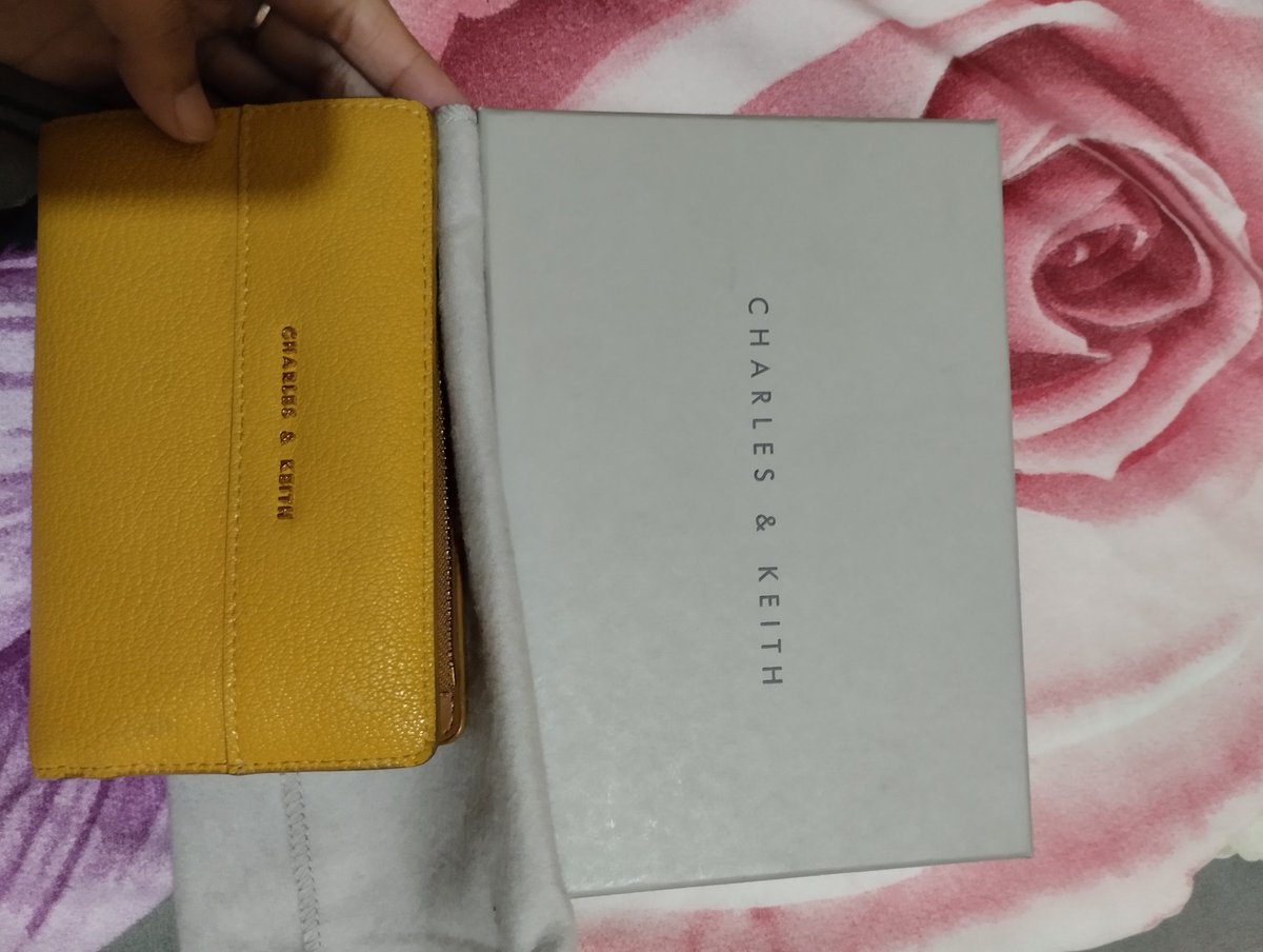 tokoemma29's tweet image. WTS Preloved charles and keith. Original, ada box lengkap ya. Keterangan mines sudah tertera di shopee ya, Minat langsung co via shopee : shopee.co.id/tokoemma

#preloved #prelovedcnk #prelovedcharlesandkeith #murah #wts #zonauang #zonajajan #preloveddompet #dompet #wallet