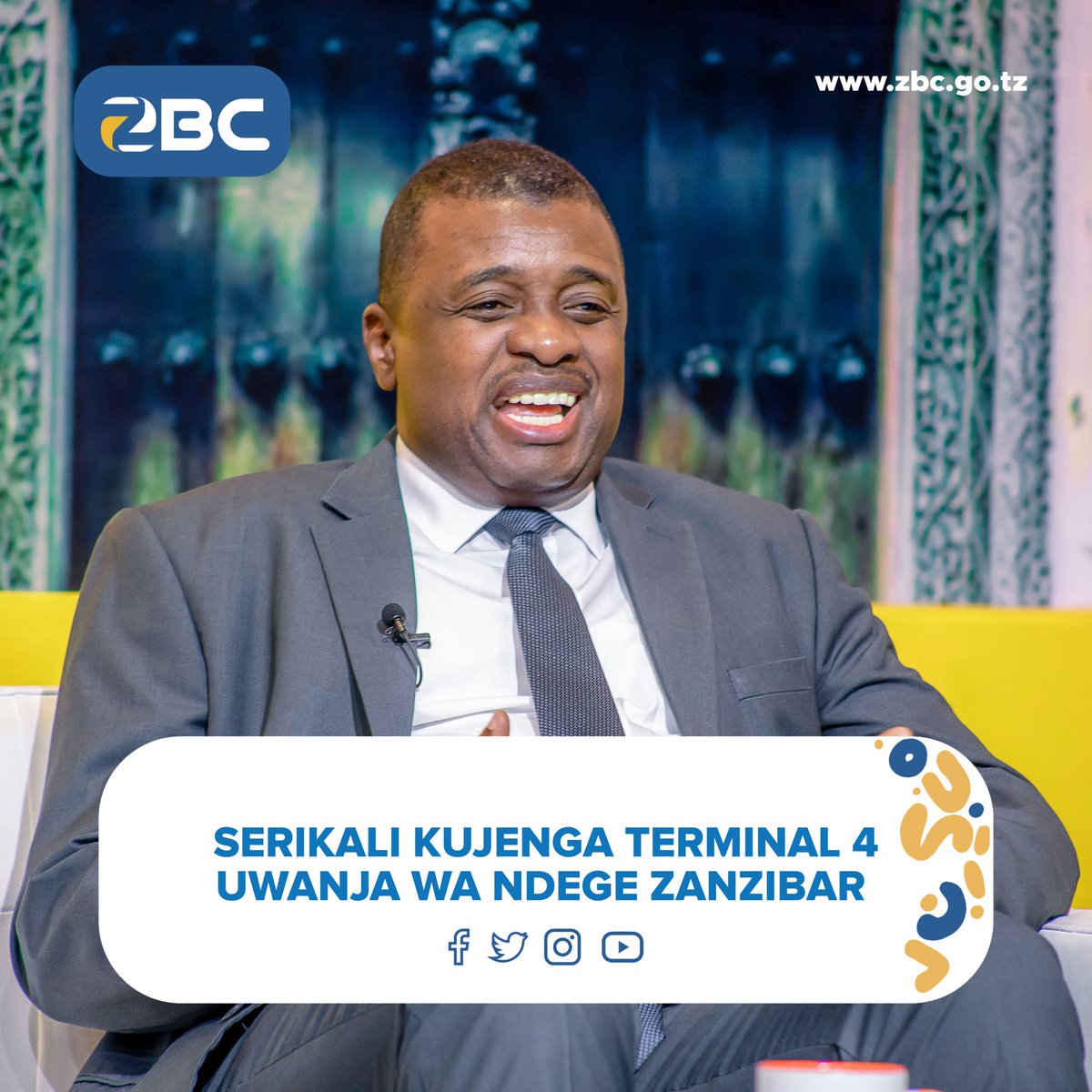zbc_zanzibar's tweet photo. "Nilifanya ziara uwanja wa ndege wa Zanzibar nilikwenda pale, wakati tunaingia sisi serikali ya awamu ya 8 uwanja wa ndege walikuwa hawawezi kujilipa mshahara kila mwezi tunatoa fedha serikalini ndio tunawapa ndio wanalipa mishahara, Mhe.Rais amefanya kazi kubwa na ametupa https://t.co/mYhsxeMwBN