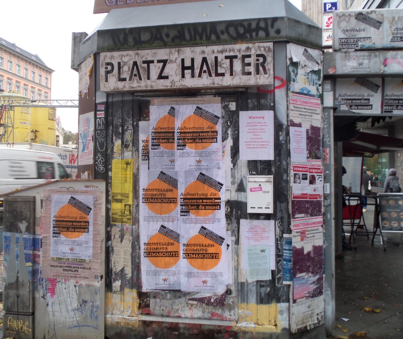 nk_12049's tweet photo. Baustopp beim Prestigeprojekt "Elbtower" Hamburg d. Immokonzerns Signa wg. Geldmangel. Die wollen #Karstadt Hermannplatz #Neukölln entkernen, Gentrifizierung vorantreiben u. Senat Berlin findet es toll. #SignaRaus #Benko enteignen!
Der Protest bleibt!
https://t.co/CZRbAGf8xN https://t.co/klc1gkmwXz