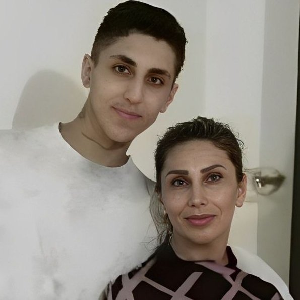 -نگران مادران فلسطینی هستن.
+کیا؟
-کسایی که به مادرِ محمدجواد زاهدی که توی ۲۰ سالگی کشتنش، ۱۳ سال حبس دادن.
#مهسا_یزدانی 
#مهسا_امینی