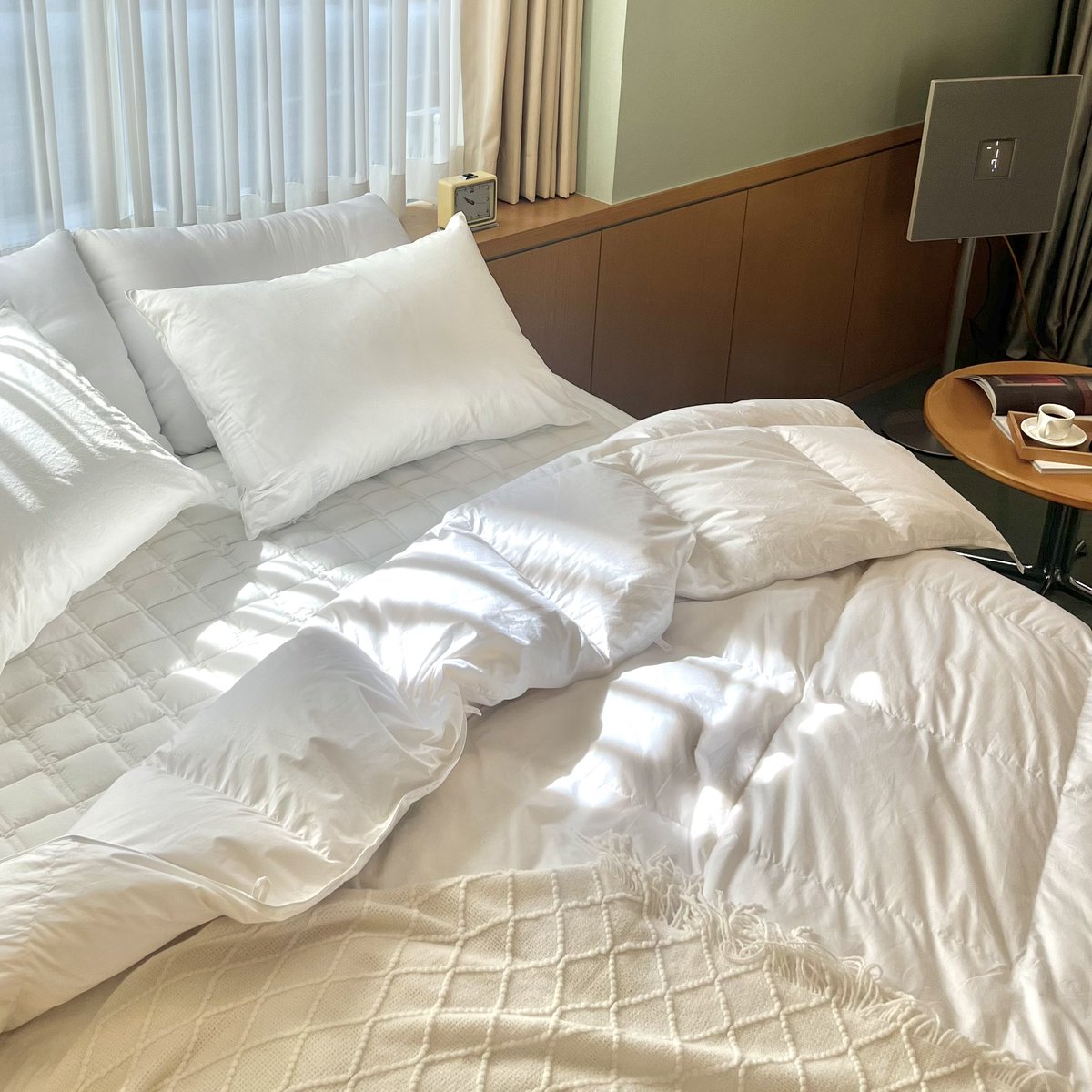 zero_o___clock's tweet image. 오늘 하루는 어떻게 보내셨나요?

맑으면서도 쌀쌀한
완연한 가을 날씨네요.

바쁘게 돌아가는 하루 안에서
아늑한 쉼표 하나,
온전히 비워진 시간을 갖길 바라요.