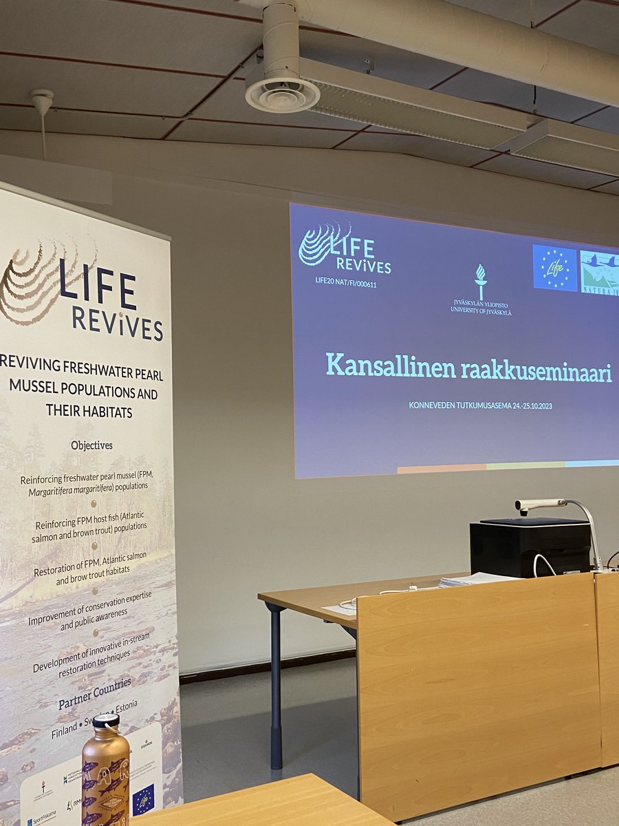 PIRvesi's tweet photo. Life Revives -hankkeen projektipäällikkö Katja Vainionpää osallistui Kansalliseen raakkuseminaariin Jyväskylän yliopiston Konneveden tutkimusasemalla. Asemalla kasvatetaan mm. Pinsiön-Matalusjoen raakunpoikasia, jotka vielä odottelevat kotijokeensa palaamista.

#Pirkanmaa #raakku https://t.co/tBLtmfcPPf