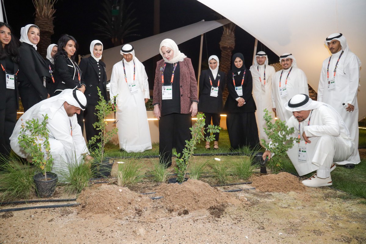 qatarliving's tweet photo. On October 27, 2023, Engineer Samira Al-Kandari, the Commissioner General of @KuwaitExpo2023  Horticulture, hosted a special tour of the pavilion with its slogan, "Towards Sustainability" serving as its guiding theme.

https://t.co/KD86BycacD

#Qatar #QatarLiving #KuwaitPavilion https://t.co/KKtz9u2Lu4