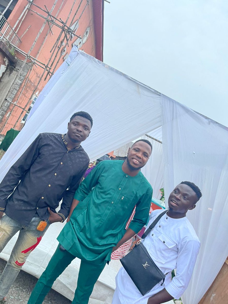 PaulAlfred_'s tweet photo. Was my brothers wedding yesterday, I thank God for a successful wedding.
Stress wan finish me yesterday, see me trying to look bright 😂😂.
#wedding #WENDY #ejike https://t.co/TpGvAhchB9