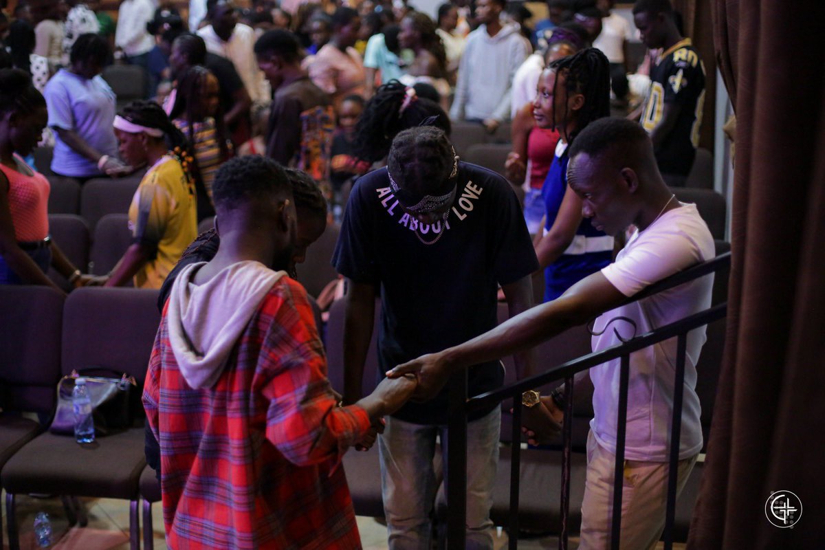 SRVictor256's tweet photo. We attract who we are not what u want….. Glory to God party people knew the drill🫶🏽
Campus Night @Gaba_Church
📷 @ballack_jones MC @ronnie_kells
#SRVictor256 #CyaanDone https://t.co/lC1z1HEI72