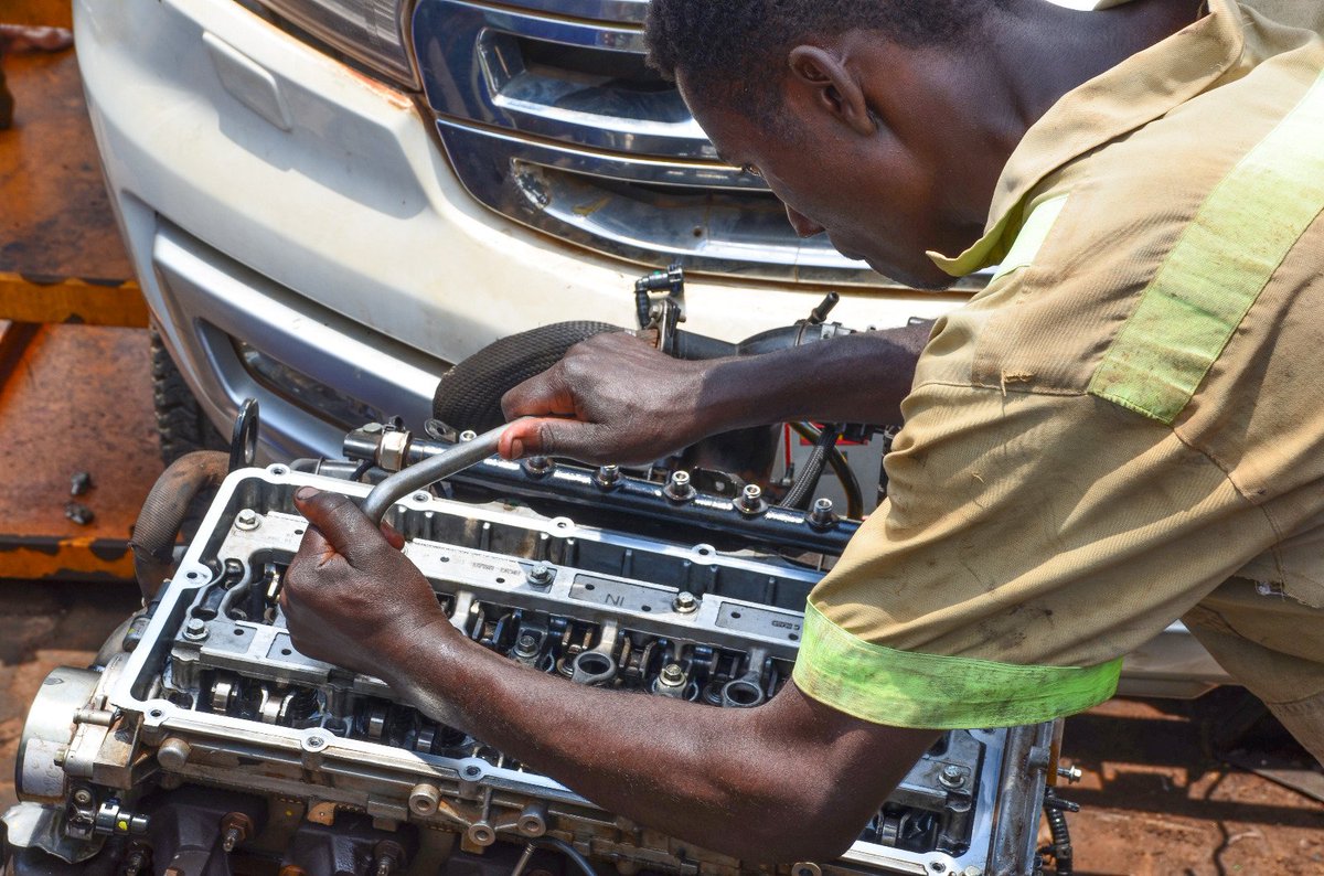 CapitalAutotune's tweet image. Is your engine not performing at its best? Don&apos;t worry ☹Our expert technicians are here to help! 
 Let us get you back on the road with confidence.Visit  us today to schedule your appointment &amp;amp; experience the difference!🔧⚙️ #EngineService #Mondaymotivation #autoservice