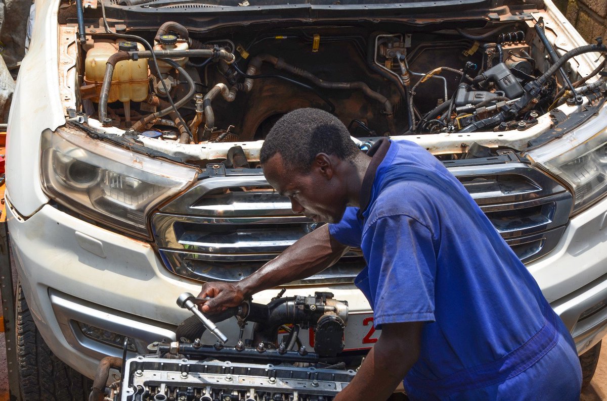 CapitalAutotune's tweet image. Is your engine not performing at its best? Don&apos;t worry ☹Our expert technicians are here to help! 
 Let us get you back on the road with confidence.Visit  us today to schedule your appointment &amp;amp; experience the difference!🔧⚙️ #EngineService #Mondaymotivation #autoservice