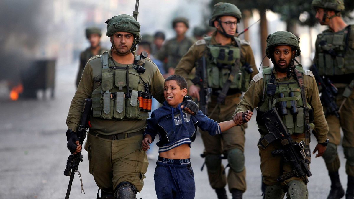 Convertialislam's tweet photo. En juillet, l’#ONU 🇺🇳 estimait à 5 000 « détenus palestiniens » en #Israel dont 160 enfants et 1100 personnes en « détention administrative », donc sans charge pour une durée indéterminée.

Du coup, la dénomination d’#otage est réservée aux israéliens ?

#Palestine 
#Gaza
#AlAqsa https://t.co/V739jKfABJ
