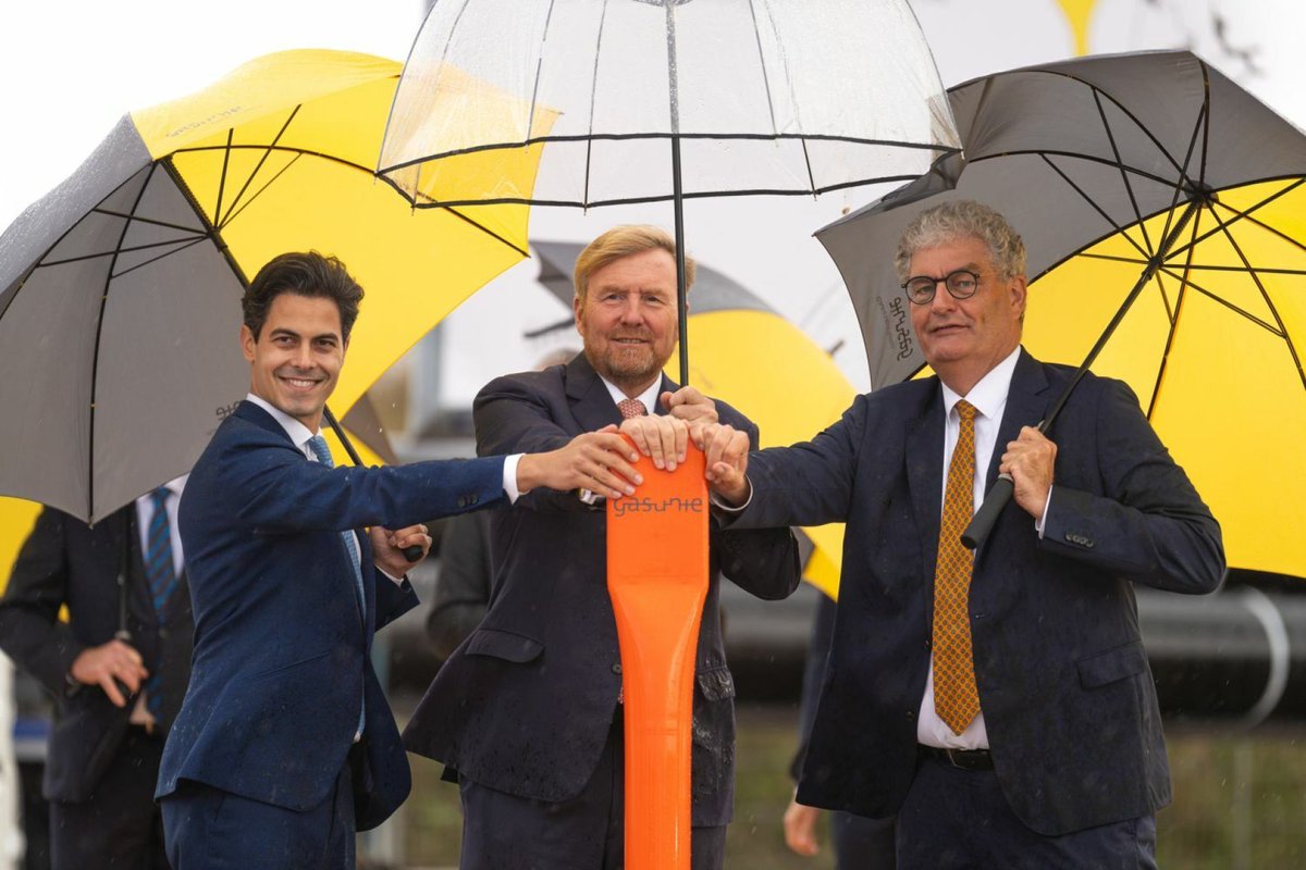 H2Europe's tweet photo. Construction of a national #hydrogen network in #theNetherlands has started! From 2030, the national #hydrogennetwork, which will cost around €1.5B to build, will connect the Netherlands’ major industrial areas to each other and to #Germany and #Belgium.
https://t.co/0eM63DjmgW https://t.co/zxKB7BNdqu