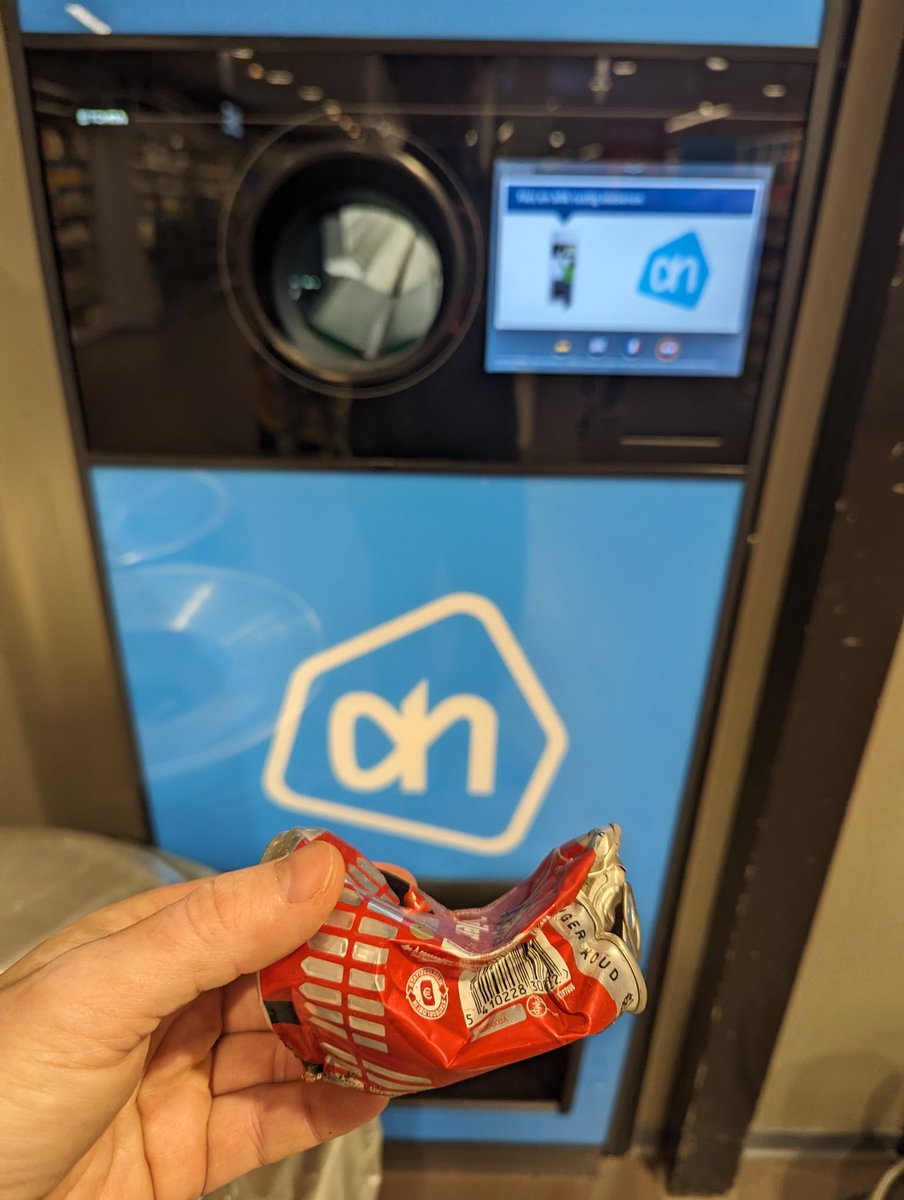 Zwerfafval geruimd met de kinderen. Maar <a href="/albertheijn/">Albert Heijn</a> wil ze niet innemen want moeten in perfecte staat zijn? En verkocht in die winkel. Zo gaan we de duurzaamheidsdoelstellingen van dit inzamelen toch nooit halen? #statiegeld