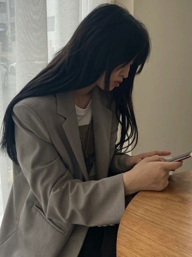 zikyuvic's tweet photo. a samo au (kindergarten teacher sana and kindergarten parent momo) wherein student ni sana anak ni momo, type ni momo teacher ng anak nya https://t.co/tUh3nLqf5X
