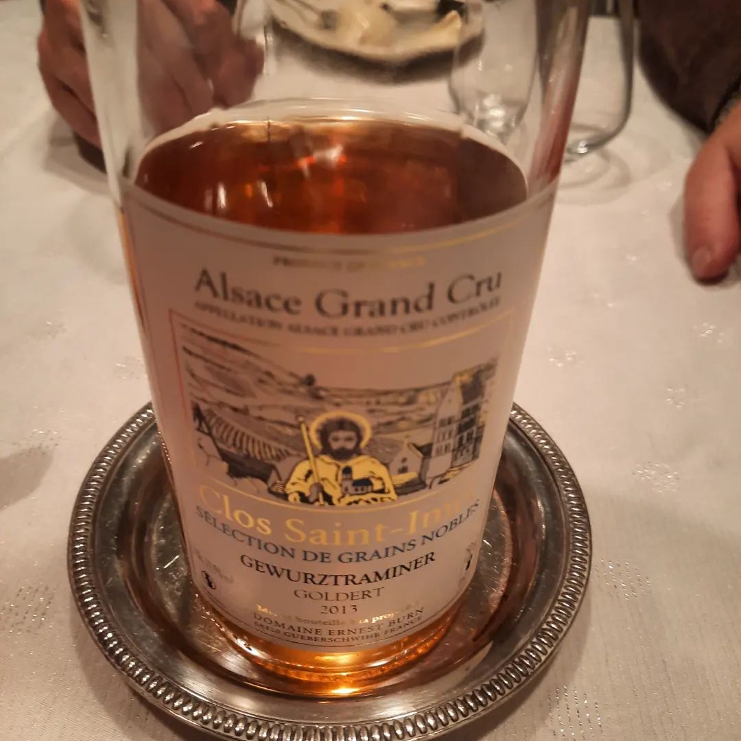 The name Grand Cru Goldert, in Alsace, comes from the Word 'Gold'. It's easy to see why, isn't it ?

#domaineburn #ernestburn #clossaintimer #gueberschwihr #Goldert #Grandcrugoldert #2013vintage #noblegrapeselection #drinkalsace #alsacerocks

(Photo : johnslamson)