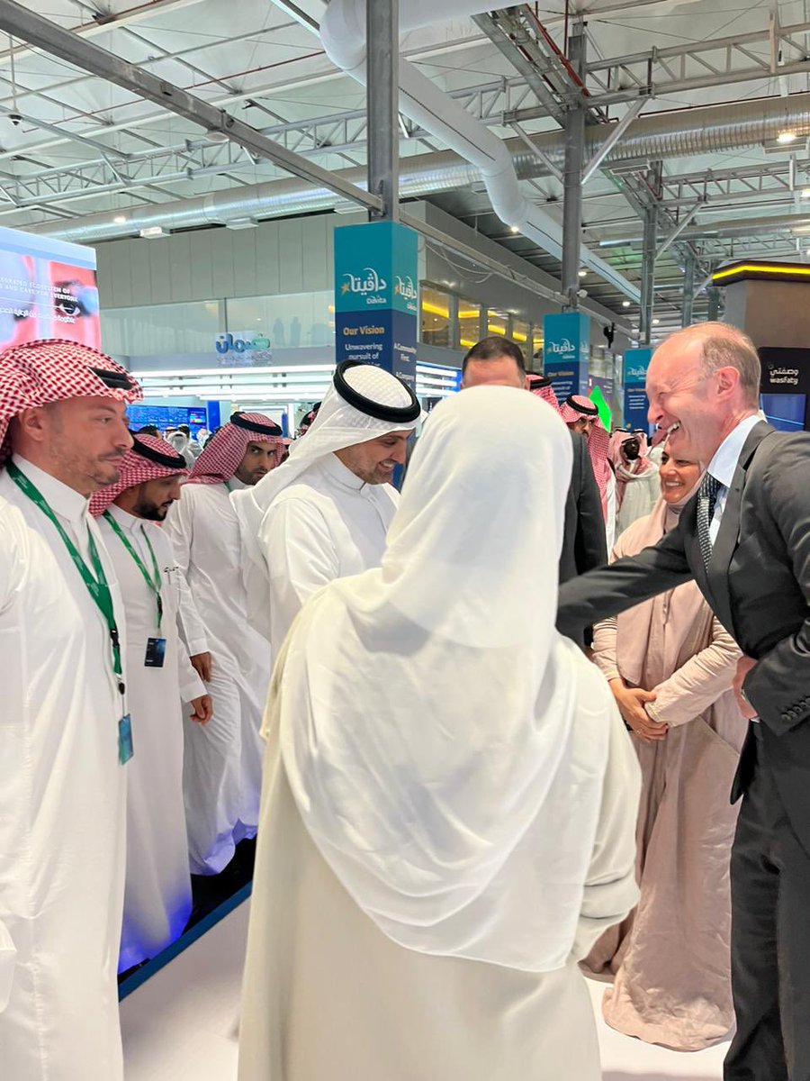 DaVita Saudi دافيتا السعودية (@davitaksa) on Twitter photo قبل لحظات ✨
زيارة وزير الصحة <a href="/FahadAlJalajel/">فهد الجلاجل</a> لبوث دافيتا السعودية في #ملتقى_الصحة_العالمي و جرى خلال الزيارة تعريف كامل بجميع البرامج والمبادرات من قبل فريق دافيتا من الإداريين والأطباء
كما شارك موظفينا من مرضى الكلى الأكفاء وأصحاب التخصصات الصحية / الاجتماعية تجربتهم في قبل لحظات ✨
زيارة وزير الصحة <a href="/FahadAlJalajel/">فهد الجلاجل</a> لبوث دافيتا السعودية في #ملتقى_الصحة_العالمي و جرى خلال الزيارة تعريف كامل بجميع البرامج والمبادرات من قبل فريق دافيتا من الإداريين والأطباء
كما شارك موظفينا من مرضى الكلى الأكفاء وأصحاب التخصصات الصحية / الاجتماعية تجربتهم في