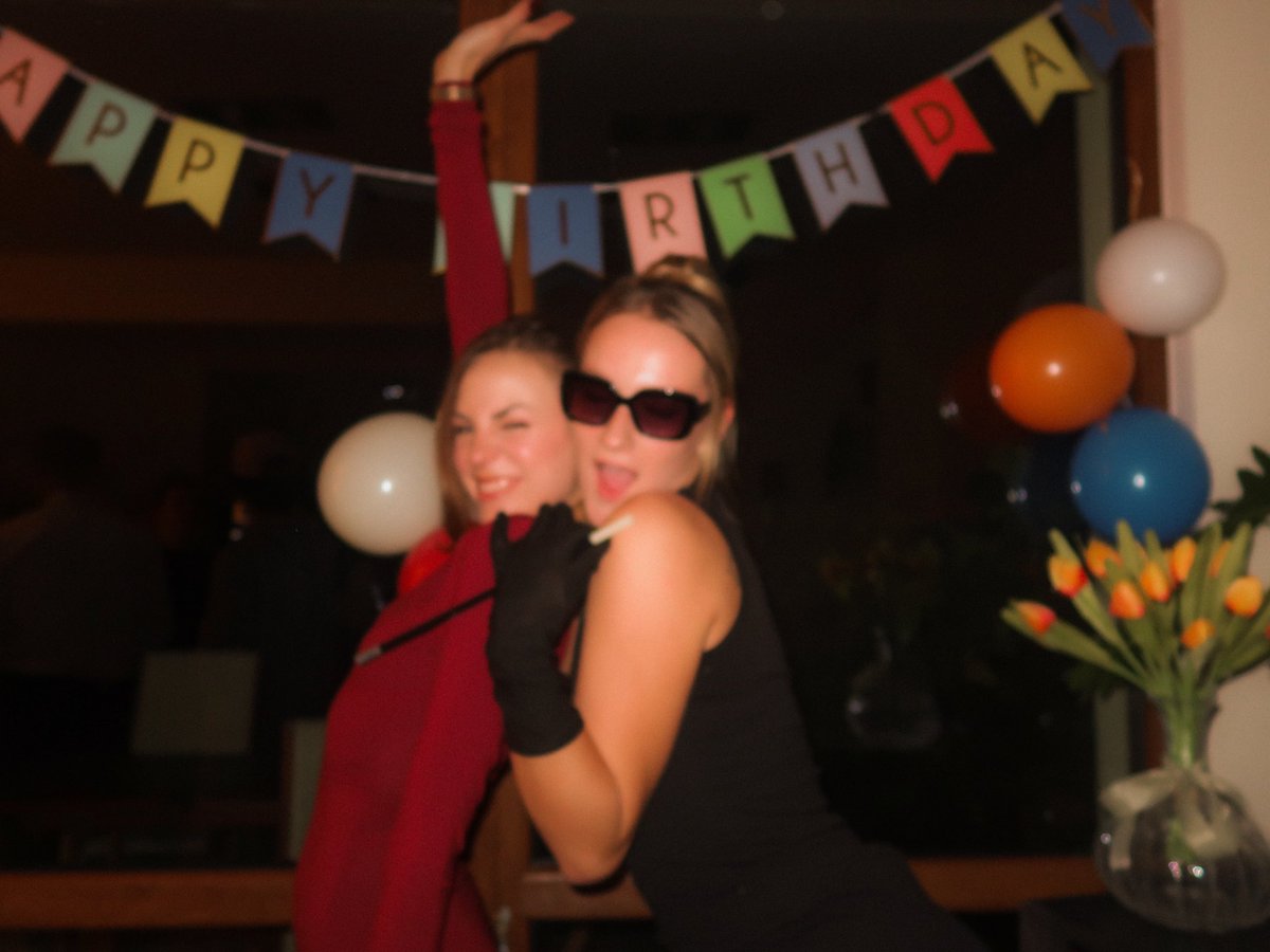 Julka_binczyk's tweet photo. Najlepsze urodziny🎂🎃 https://t.co/X7mDVLFLiY